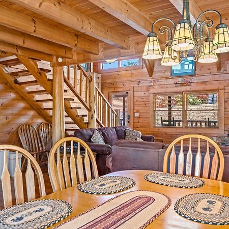 Bearfoot Pines - True Log Cabin - Wi-Fi, Hot Tub, Fishing, Deck With Views! - Mins To Pf Sevierville Ngoại thất bức ảnh