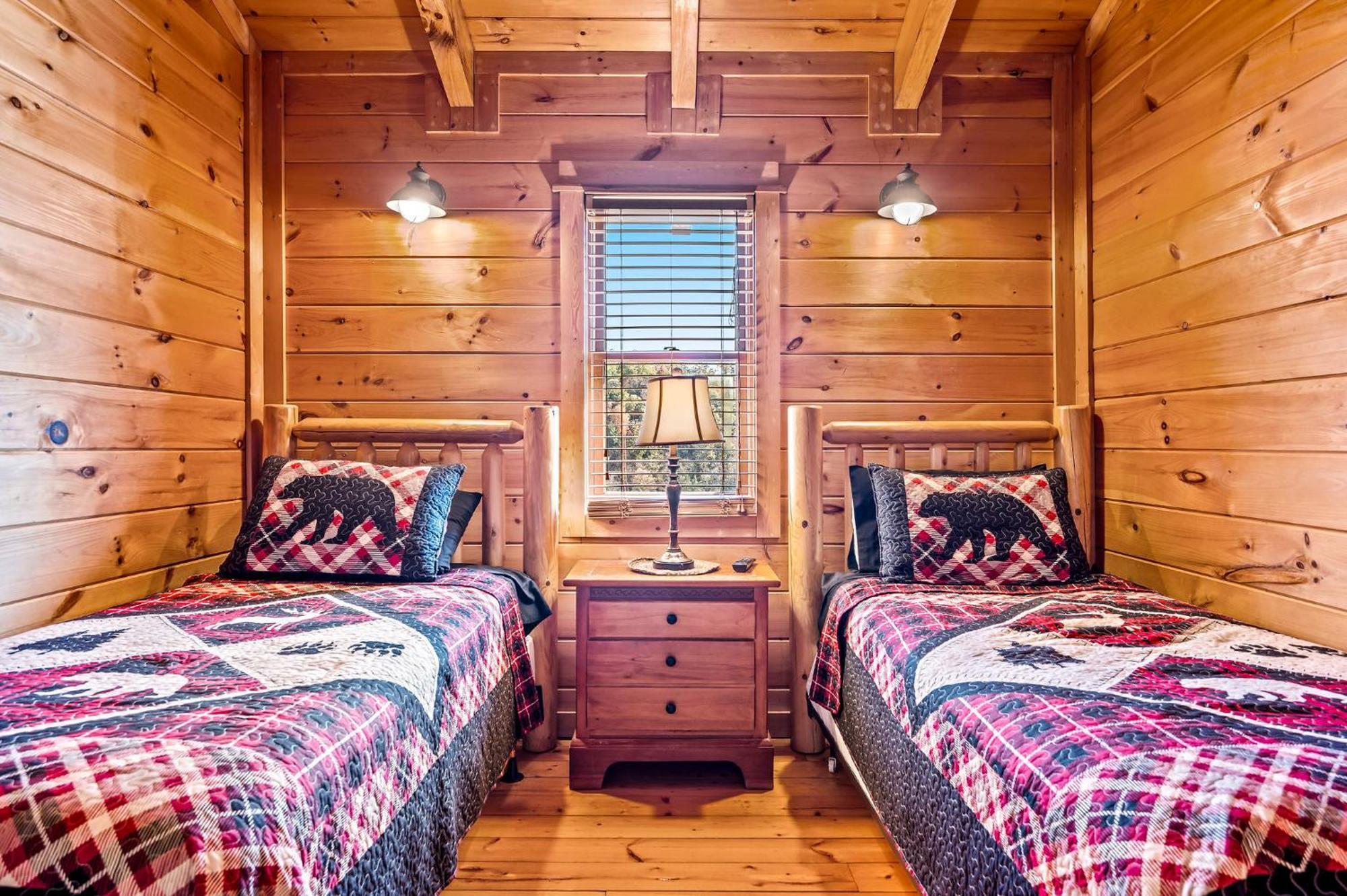 Bearfoot Pines - True Log Cabin - Wi-Fi, Hot Tub, Fishing, Deck With Views! - Mins To Pf Sevierville Ngoại thất bức ảnh