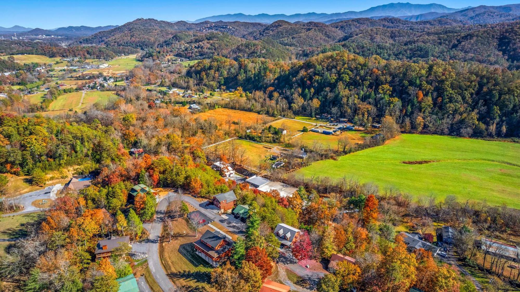 Bearfoot Pines - True Log Cabin - Wi-Fi, Hot Tub, Fishing, Deck With Views! - Mins To Pf Sevierville Ngoại thất bức ảnh