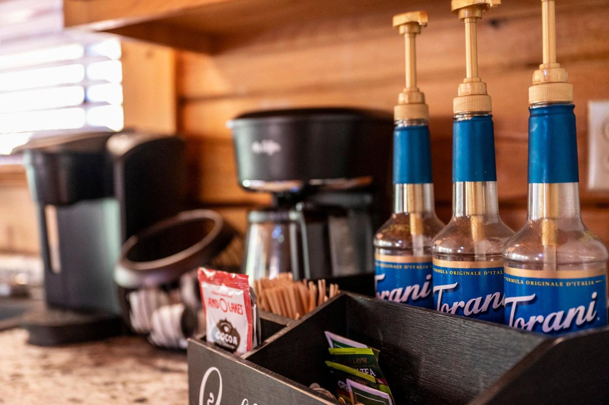 Bearfoot Pines - True Log Cabin - Wi-Fi, Hot Tub, Fishing, Deck With Views! - Mins To Pf Sevierville Ngoại thất bức ảnh