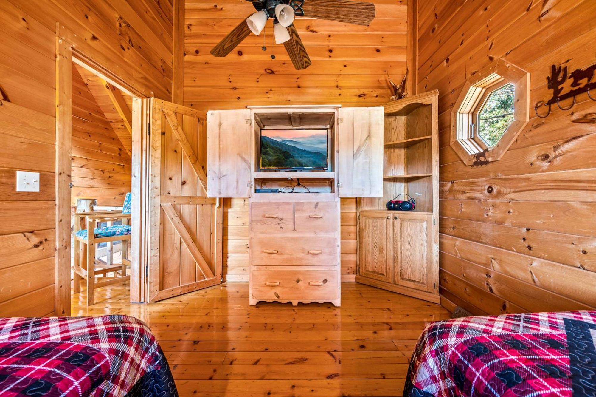 Bearfoot Pines - True Log Cabin - Wi-Fi, Hot Tub, Fishing, Deck With Views! - Mins To Pf Sevierville Ngoại thất bức ảnh