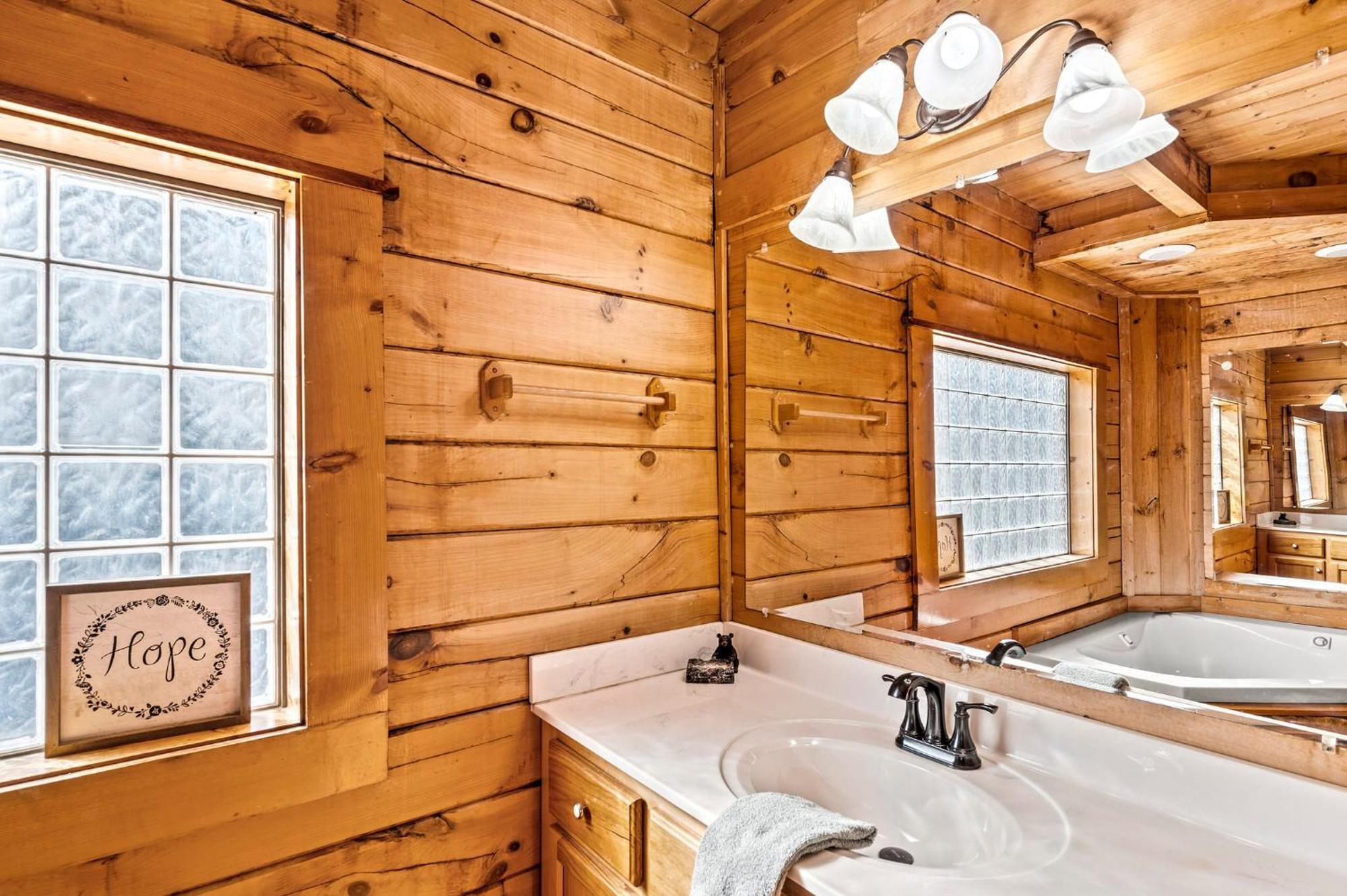 Bearfoot Pines - True Log Cabin - Wi-Fi, Hot Tub, Fishing, Deck With Views! - Mins To Pf Sevierville Ngoại thất bức ảnh