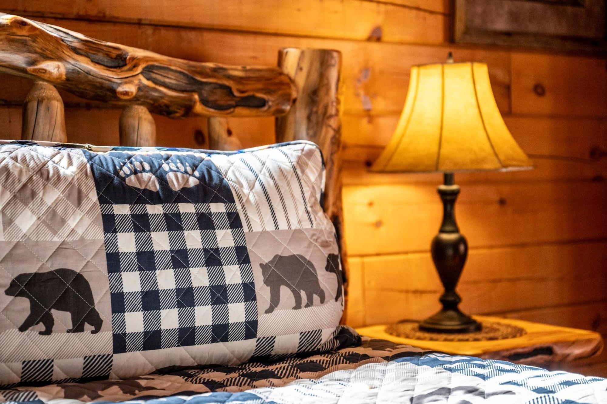Bearfoot Pines - True Log Cabin - Wi-Fi, Hot Tub, Fishing, Deck With Views! - Mins To Pf Sevierville Ngoại thất bức ảnh
