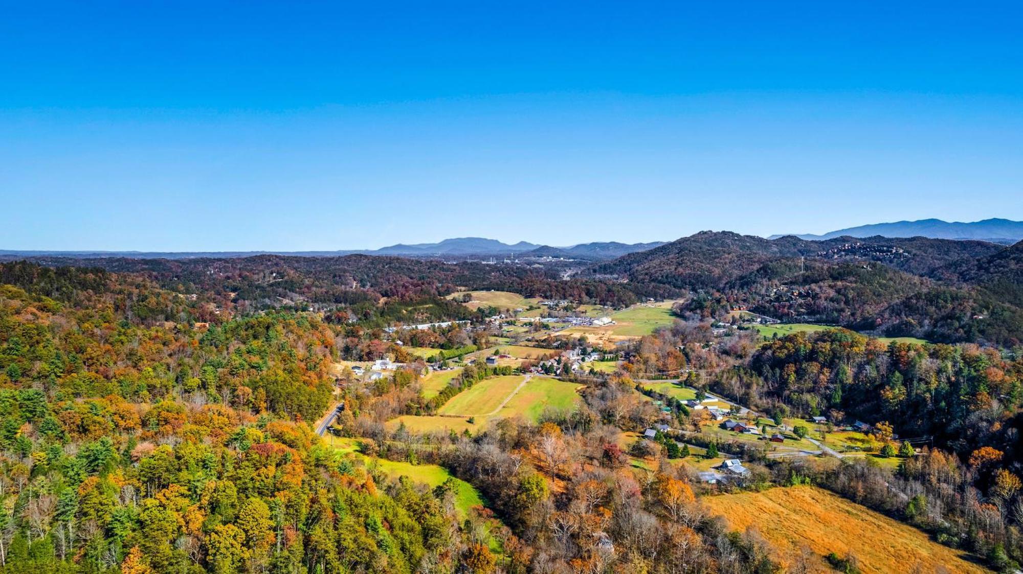 Bearfoot Pines - True Log Cabin - Wi-Fi, Hot Tub, Fishing, Deck With Views! - Mins To Pf Sevierville Ngoại thất bức ảnh